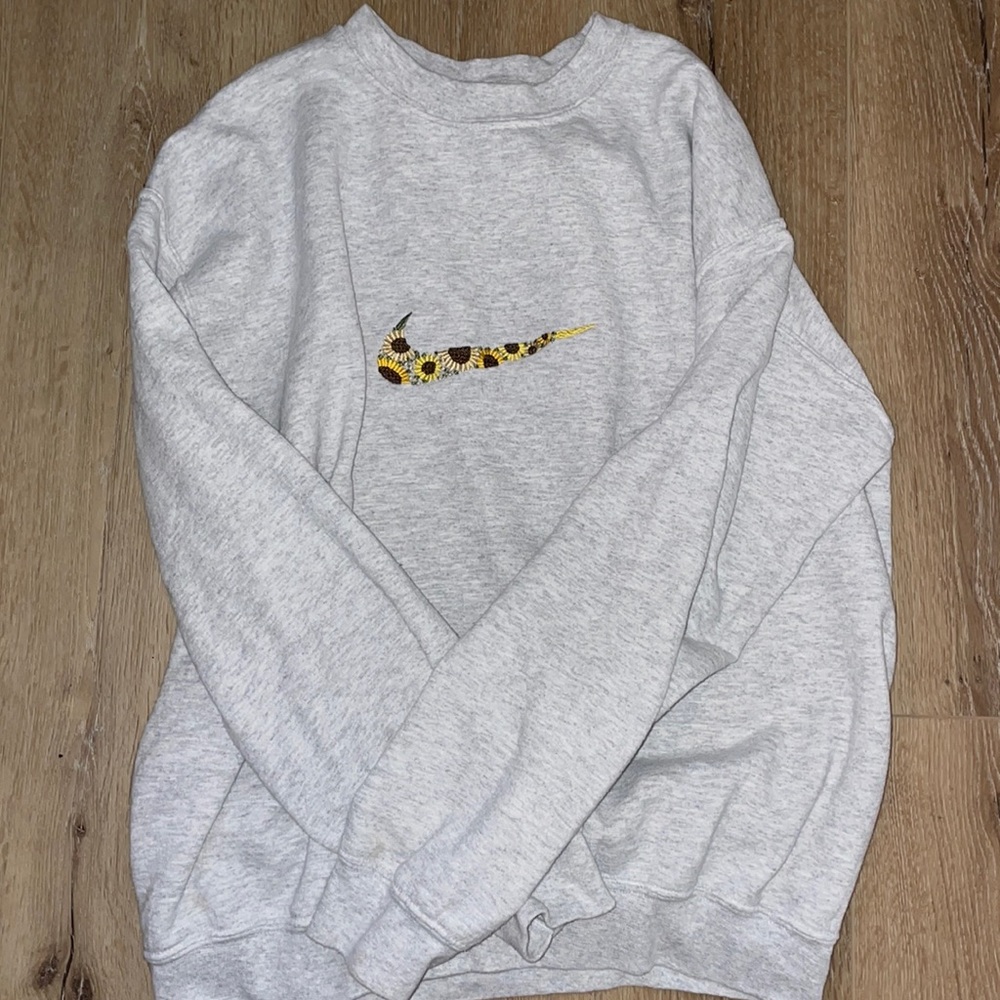 Nike embroidered crewneck